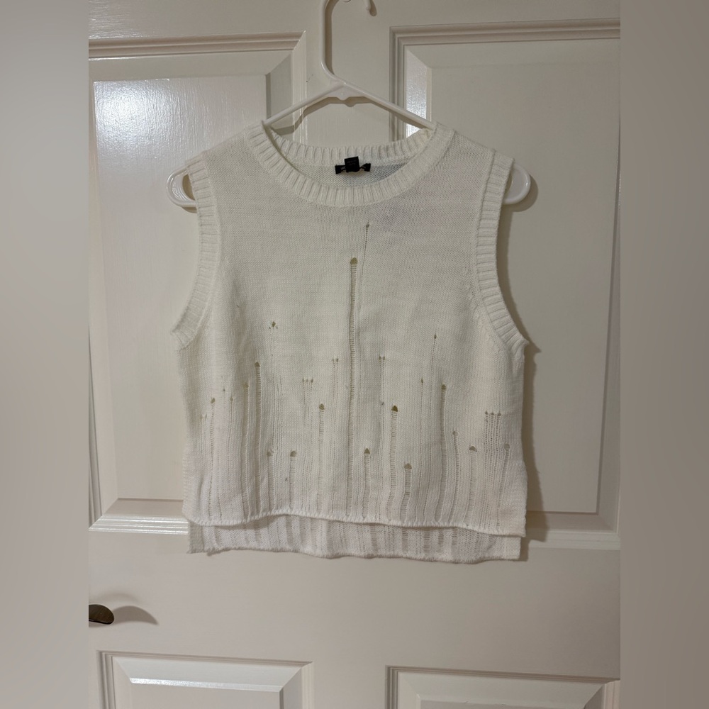 NWT: Wild Fable Ivory Sleeveless Knit Sweater, size Large